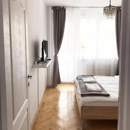 Joy Victoriei 7e-30 2 *