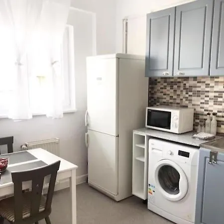 Joy Victoriei 7e-30 2 *