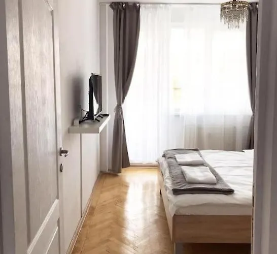 Joy Victoriei 7e-30 2 *