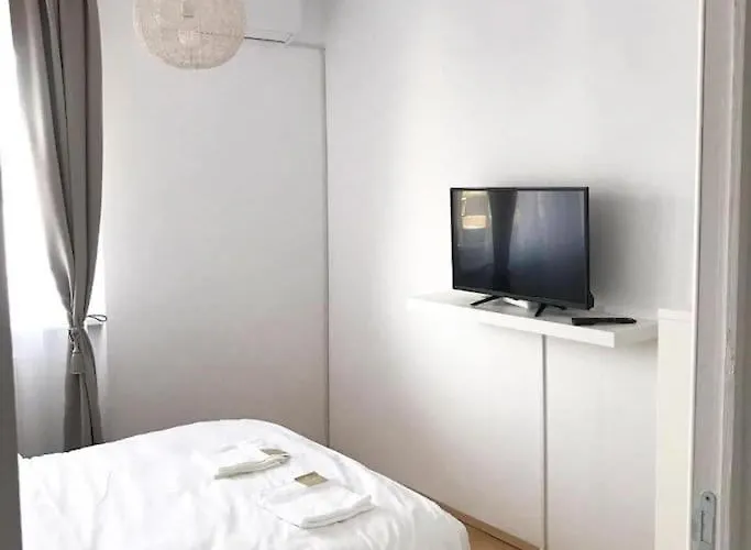 Joy Victoriei 7e-30 2